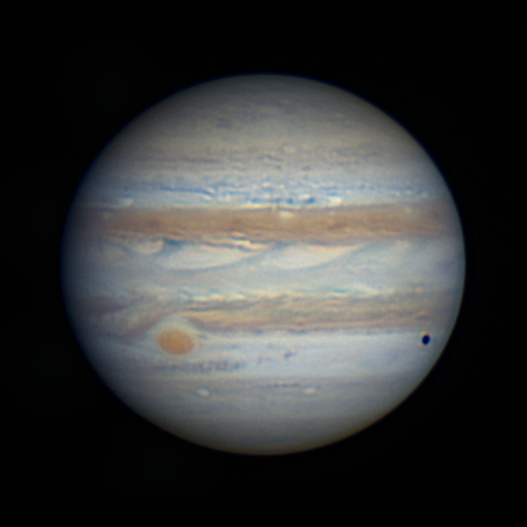 Jupiter mit Großem Roten Fleck, Schattenwurf und zwei Monden
