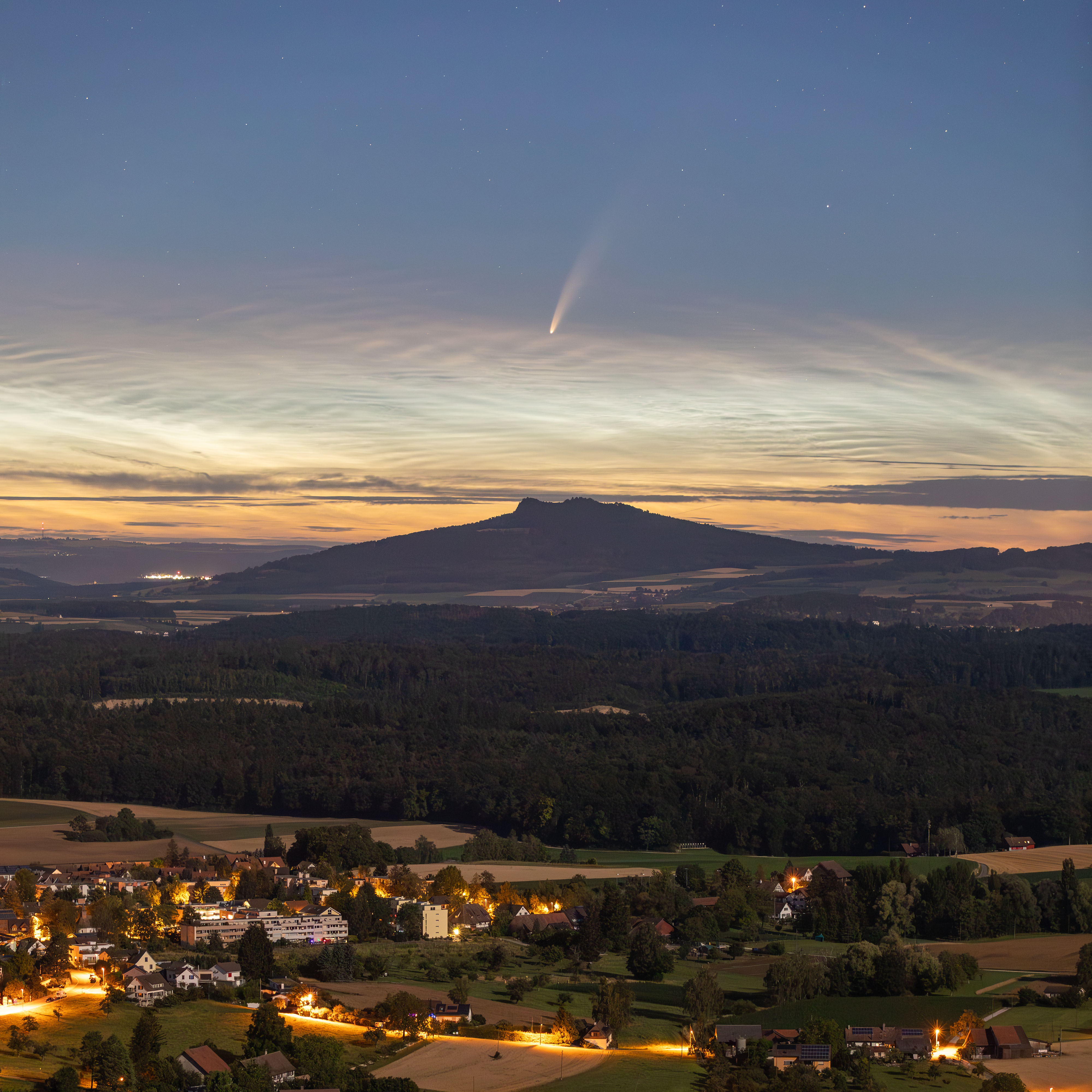Komet C/2020 F3 Neowise über dem Hochrhein