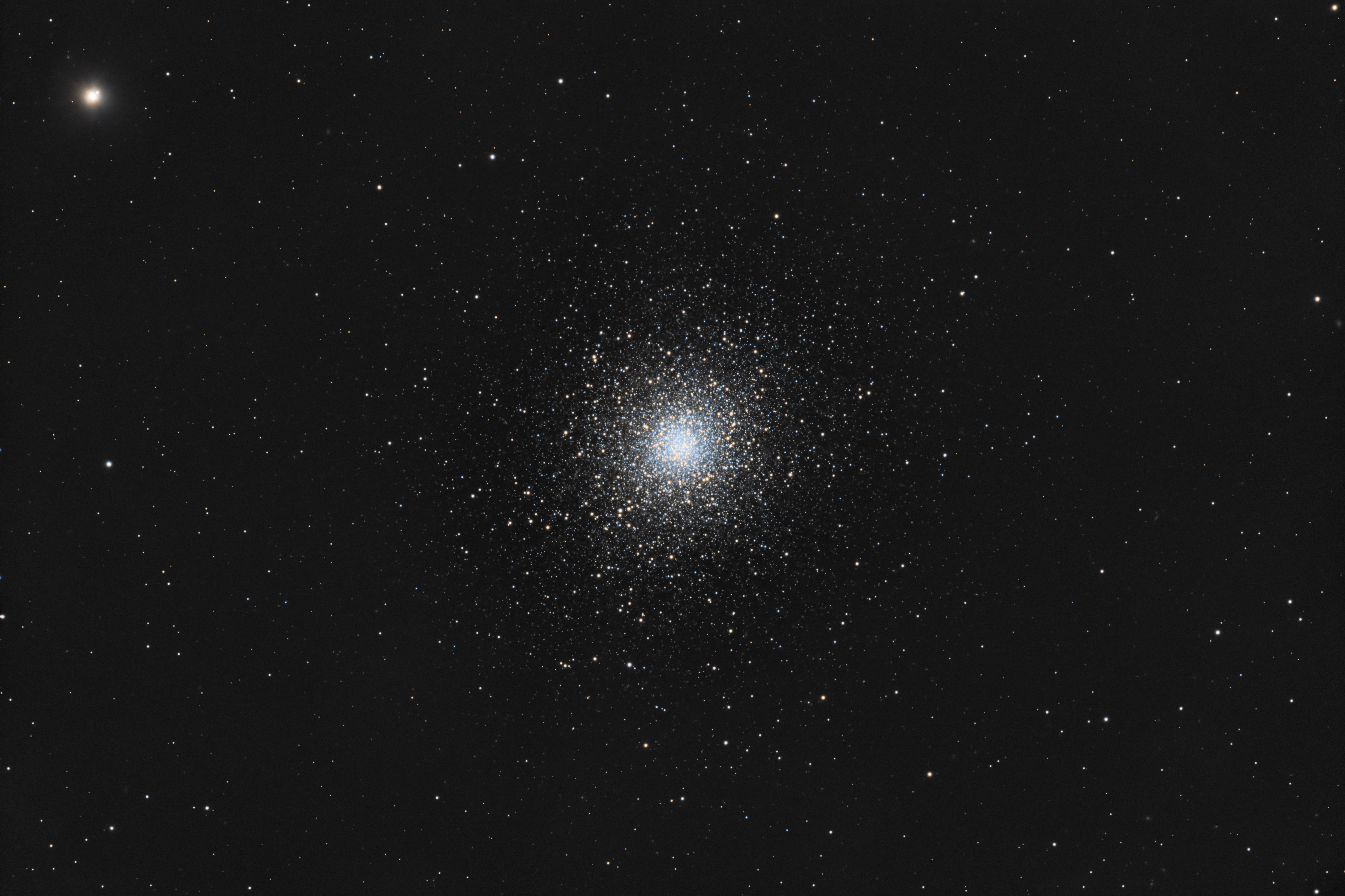 Messier 5 - Kugelsternhaufen im Sternbild Schlange